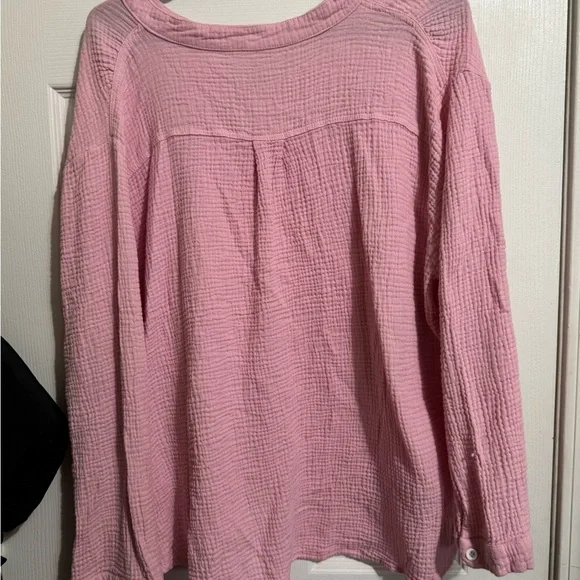 Pink Textured Button-Up Shirt with front pocket - Picture 4 of 5